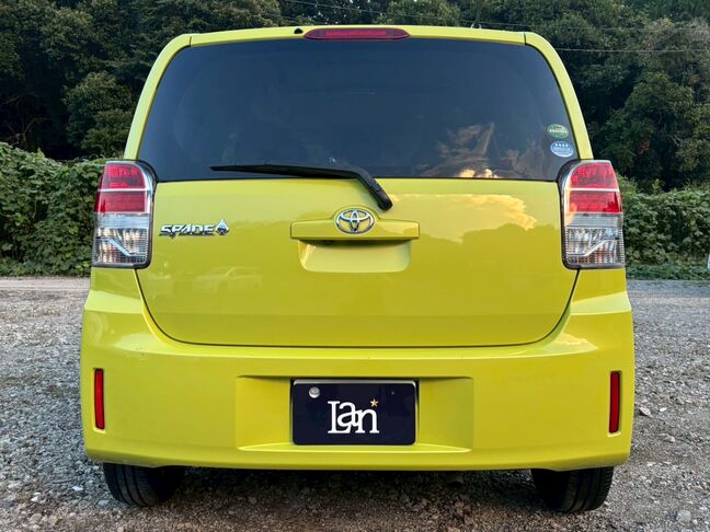 リアガラスも大きく、後方確認もしやすく安全に運転がしやすくなっているお車です！【スペイド】